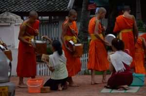 Luang-Giving-alms
