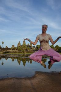 Roo-jumping-in-front-of-angkor-wat